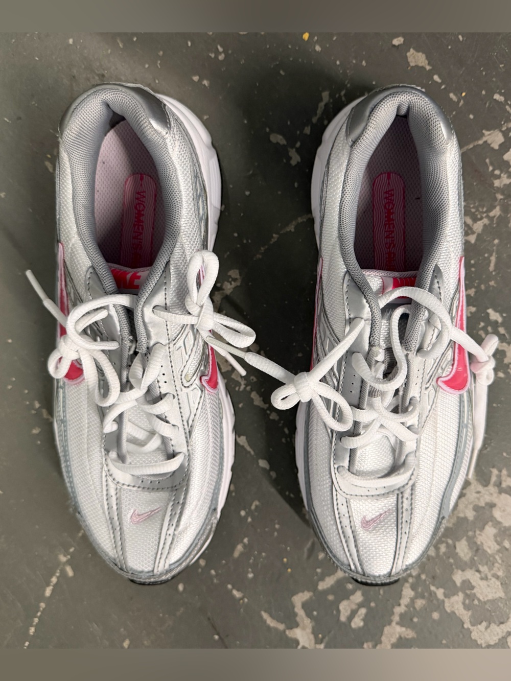 Nike womens Sneakers nwot